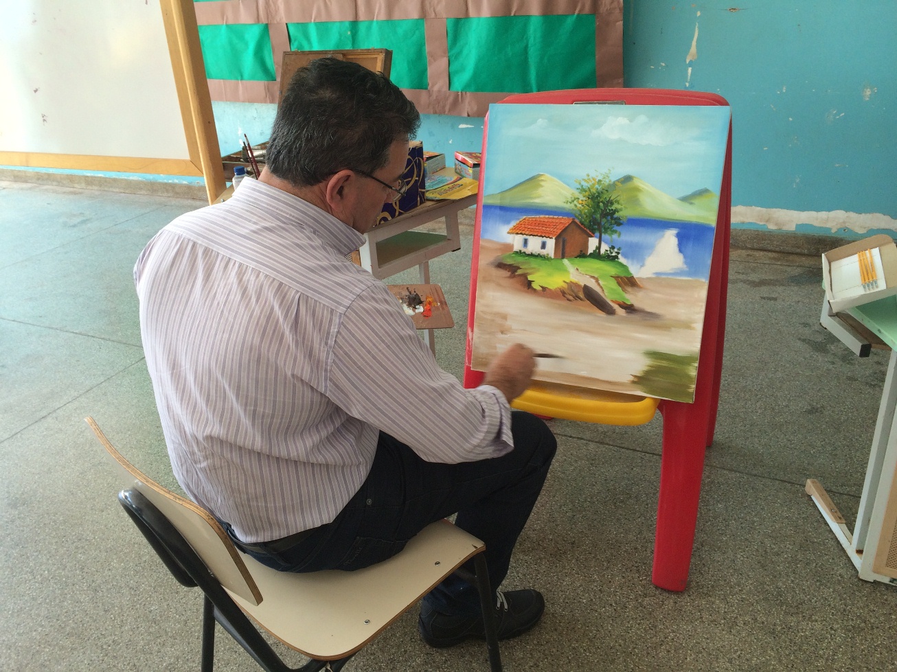 Escola Municipal recebe visita do pintor Marcos Maroubo