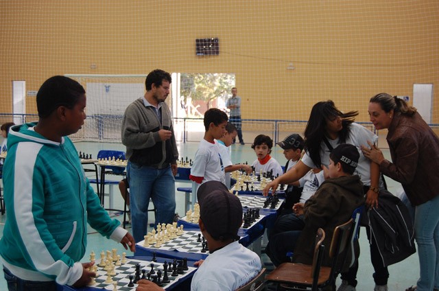 Torneio internacional de xadrez movimenta a cidade