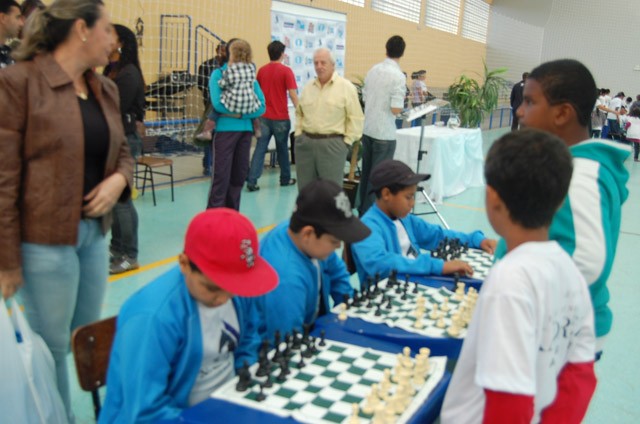 Torneio internacional de xadrez movimenta a cidade