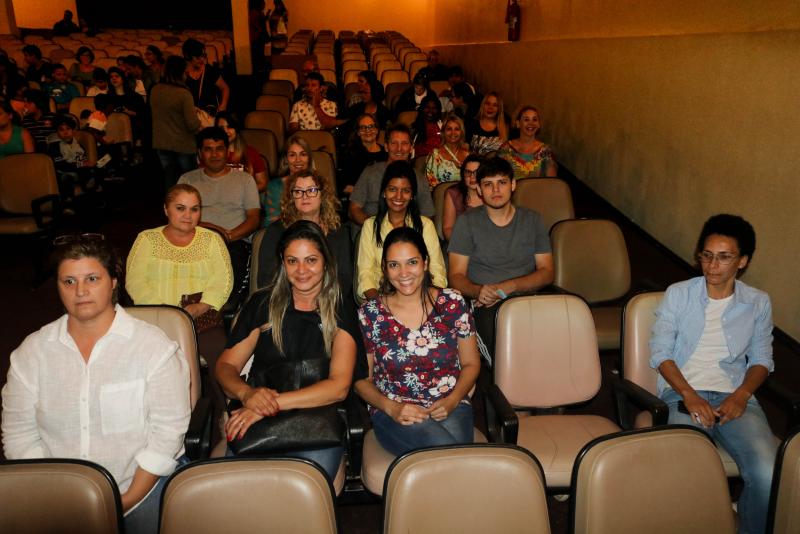 Peça teatral “Colegas” 