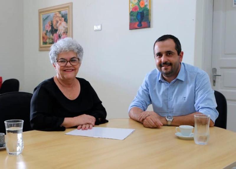 Secretária da Educação recebe vereador