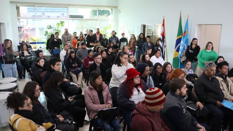 A Secretaria Municipal da Educação de Assis está c