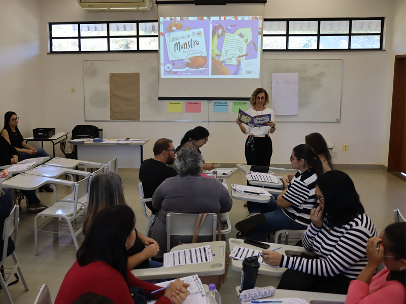 Formação do programa Alfabetiza Juntos SP reúne 380 professores em Assis