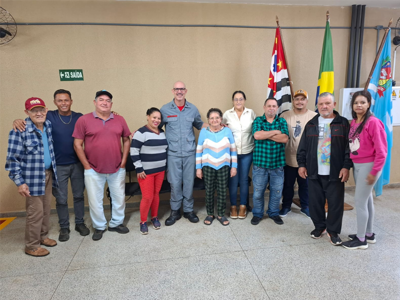 Aprender para salvar vidas: alunos da EJA participam de oficina de Primeiros Socorros com o Corpo de Bombeiros