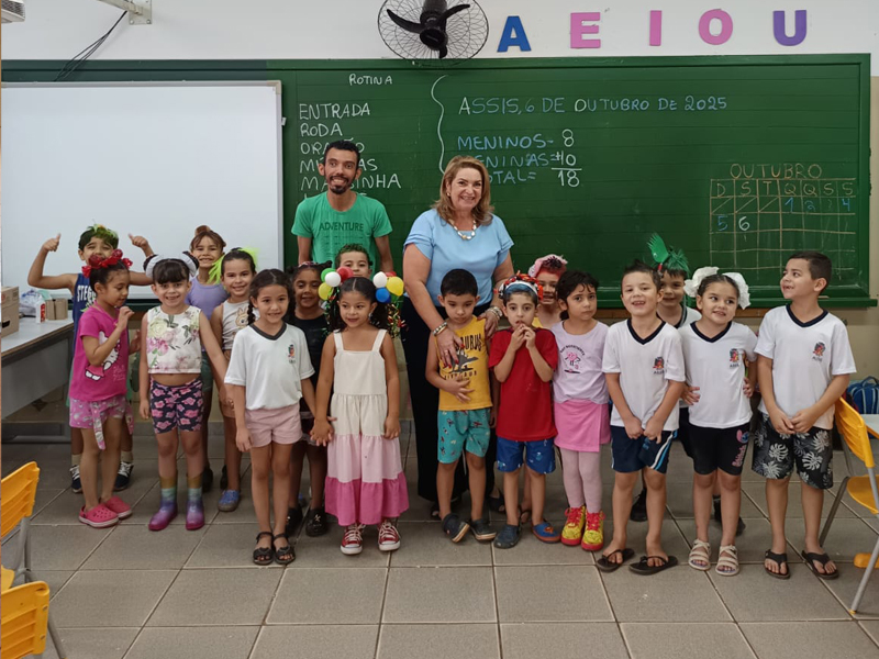 Secretária Municipal de Educação visita EMEIs e celebra a criatividade em atividades lúdicas
