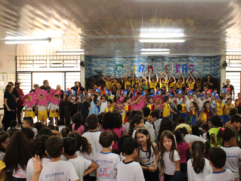 Mostra Cultural da EMEIF Prof. João Leão de Carvalho encanta e celebra o talento dos alunos!