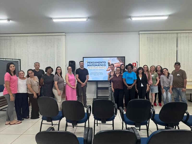 Professores dos Atendimentos Educacionais Alternativos participam de HE formativo sobre pensamento matemático