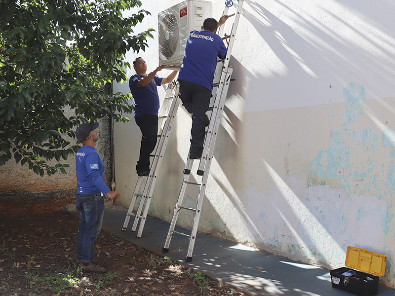 Final de semana é tempo de cuidar das escolas!