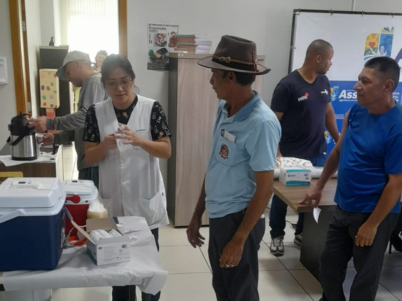Projeto “Cuidando de Quem Cuida” leva vacinação contra a gripe a servidores da educação