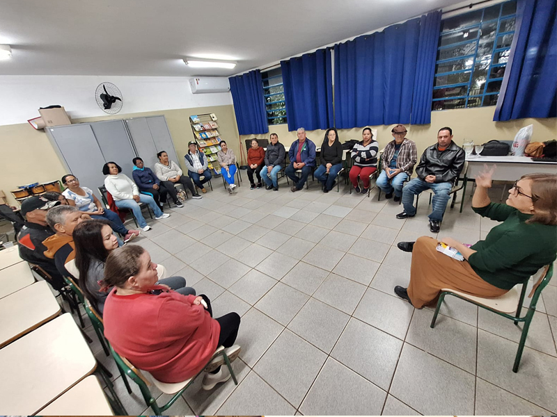Roda de conversa promove escuta, orientação e acolhimento aos alunos da EJA