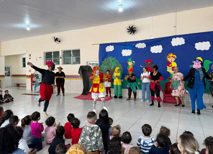 Semana do Folclore encanta crianças com riqueza da cultura popular na EMEI “O Pequeno Polegar”