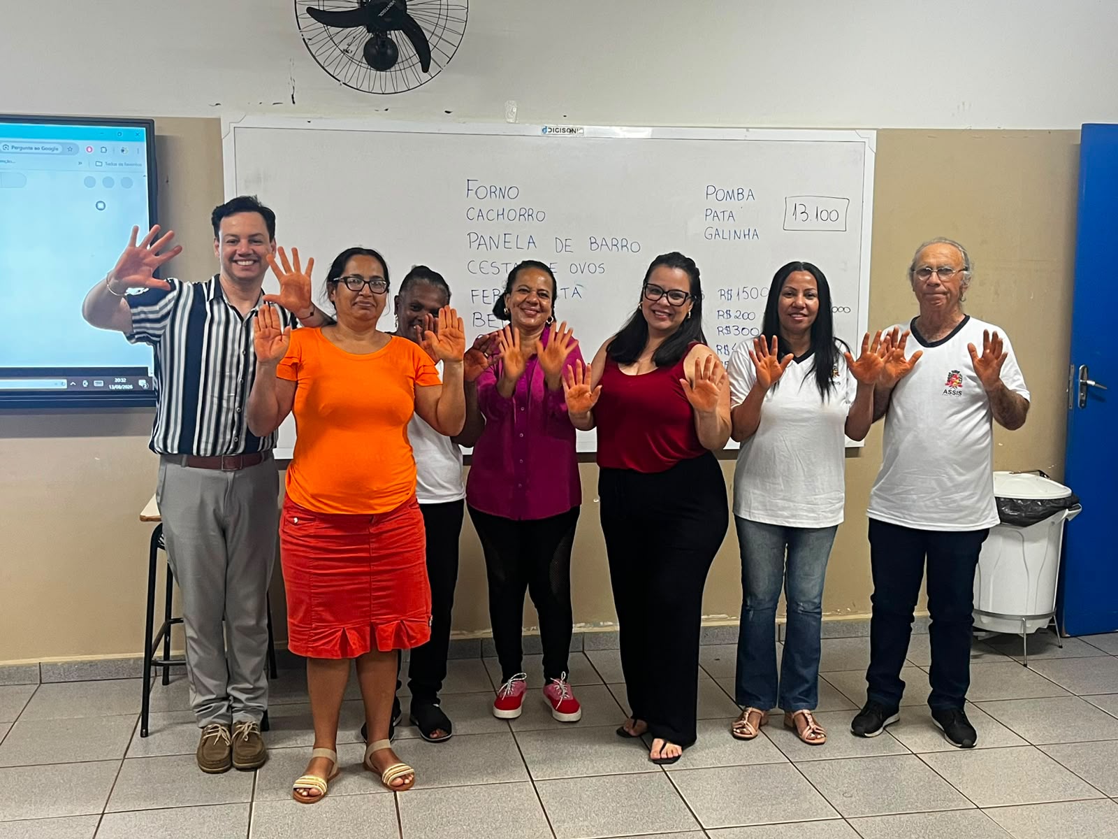 Projeto “Mãos que Contam Histórias” transforma memórias e vivências de estudantes da EJA em arte