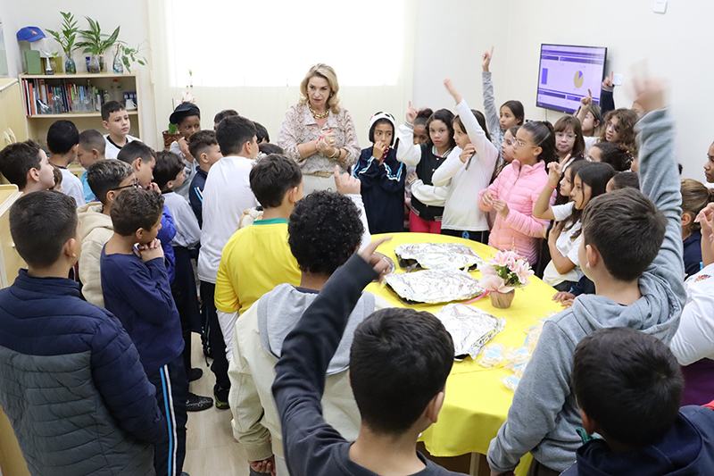 Alunos do 5º ano visitam a SME e vivenciam dia de aprender fora da sala de aula