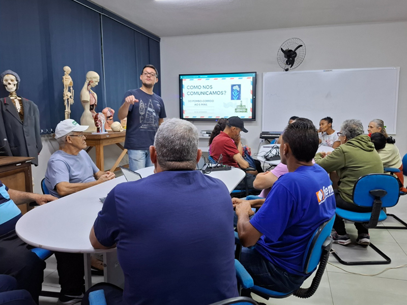 Letramento Digital promove inclusão e cidadania para estudantes da EJA em Assis 