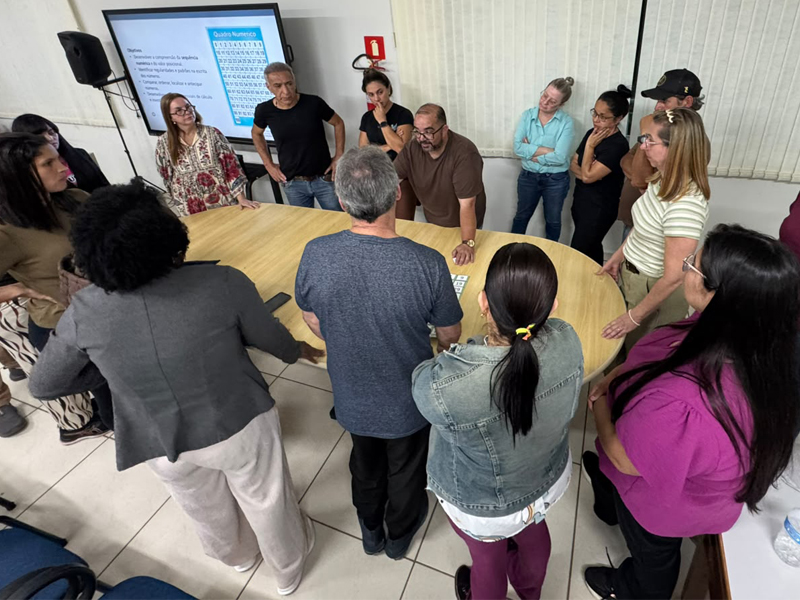 Professores dos Núcleos de Atendimentos Alternativos participam de HE formativo sobre alfabetização matemática