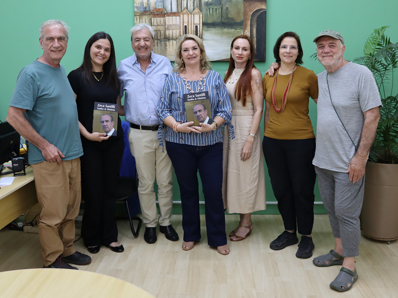 Secretaria de Educação de Assis Recebe Obra que Resgata a História de Zeca Santilli