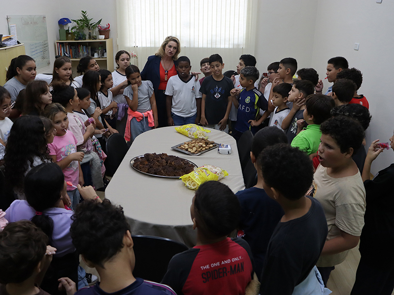 Alunos do 5º ano da EMEIF Prof. Milton Rocha visitam a Secretaria Municipal da Educação e conhecem a rotina da gestão escolar