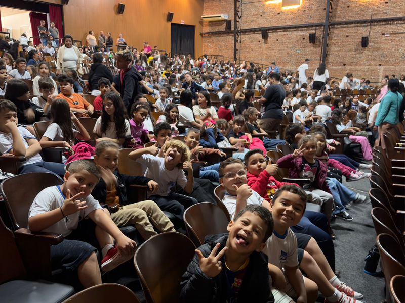 ALUNOS DA REDE MUNICIPAL PARTICIPAM DE SESSÃO DE CINEMA.