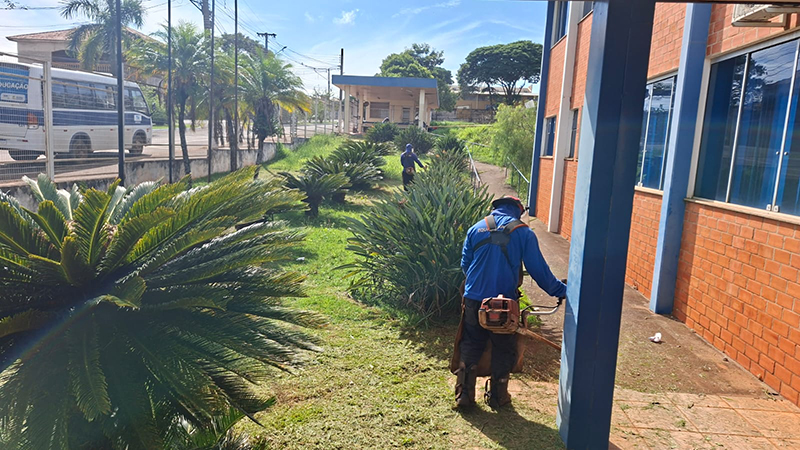 Final de semana é tempo de cuidar das escolas!