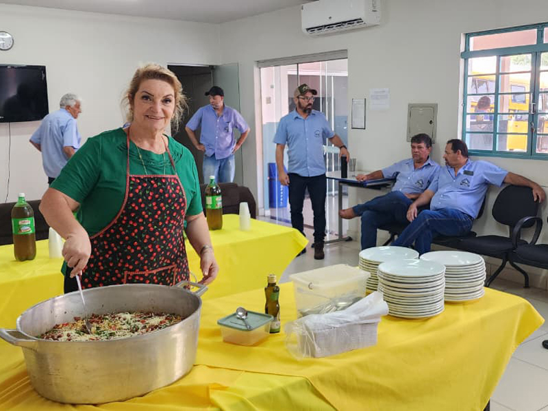 Secretaria Municipal da Educação promove almoço de integração e agradecimento aos motoristas escolares