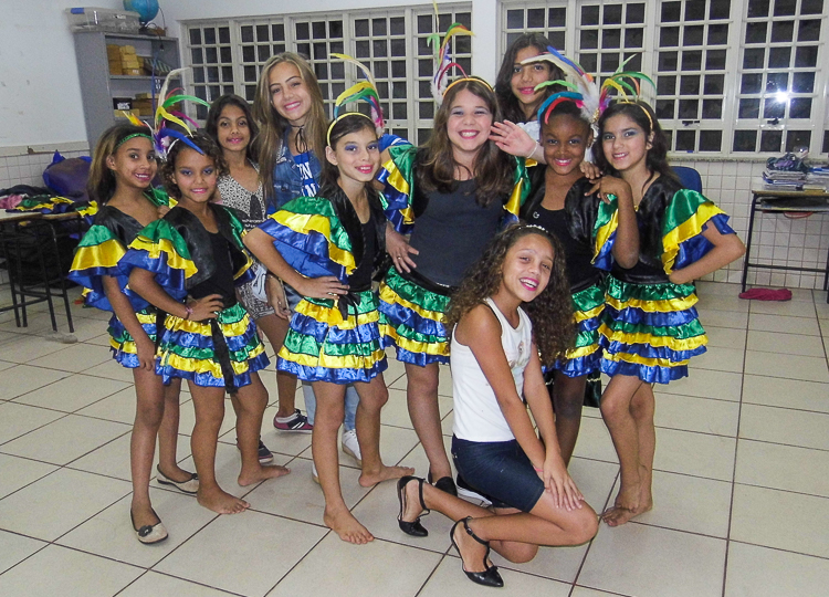 Escola Joo Luz promove Feira Folclrica