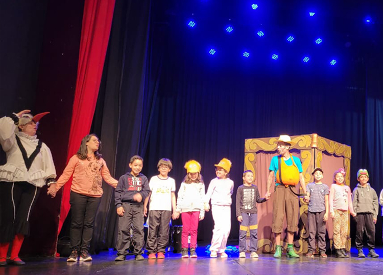 O Dia do Meio Ambiente, as crianas dos 3 anos das escolas assistiram  pea teatral