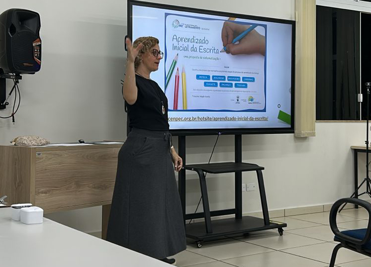 Secretaria Municipal da Educação de Assis e Prefeitura promovem formação em serviço para equipes dos Núcleos de Atendimento Educacional Alternativo