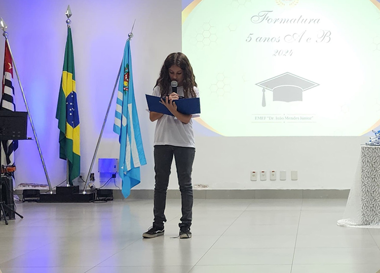 Formatura dos 5 Anos A e B EMEF Dr. Joo Mendes Jnior