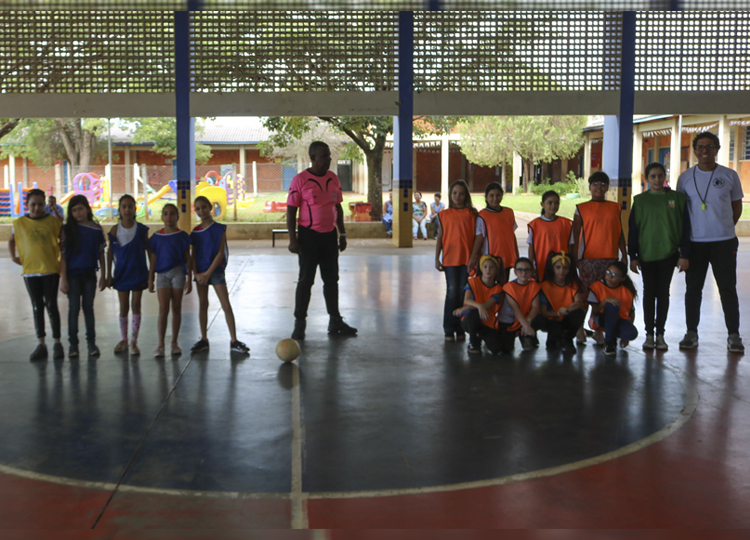 Alunas da EMEIF Alides Celeste participam da 1 Copinha de Futsal 