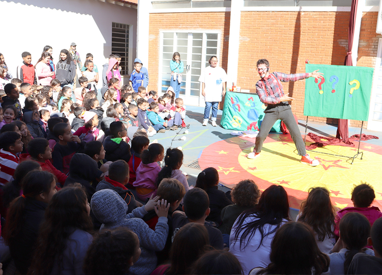 Parceria Educação e Cultura Leva Magia do Circo a Alunos da EMEIF Prof. João Luiz Galvão Ribeiro no Festivem Espetáculo!