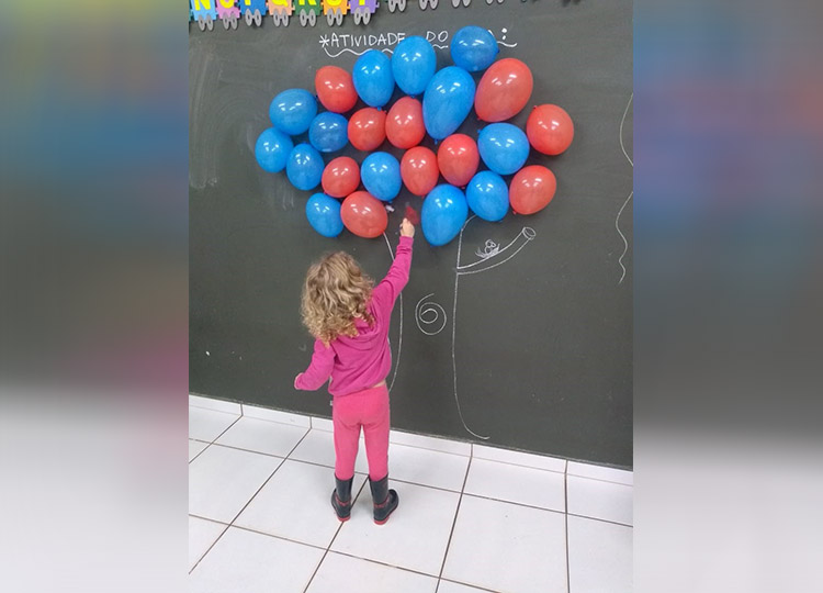 260 crianas da escola Hilda Miras participam do Projeto Brincar  Divertido
